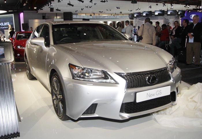 Αισθητικά, το Lexus GS 350 F Sport φέρει τροποποιημένο εμπρόσθιο τμήμα και 19άρες ζάντες αλουμινίου.